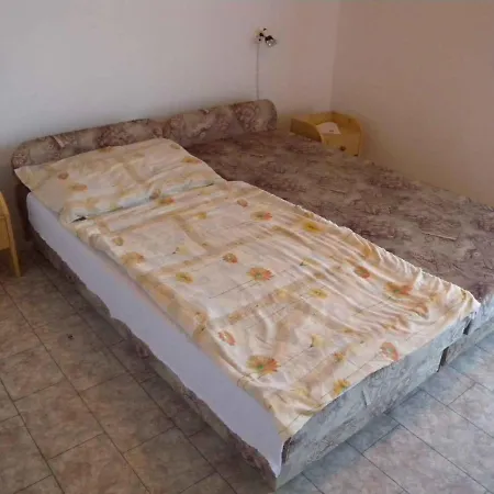4 Apartment *